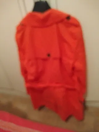 Gabardina naranja tres cuartos talla S