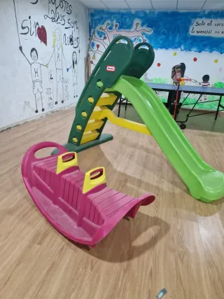 Tobogán y balancín infantil