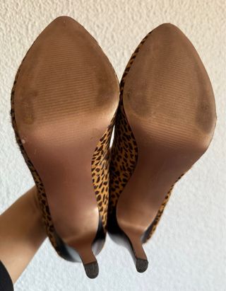 Zapatos de tacón BCBG estampado leopardo