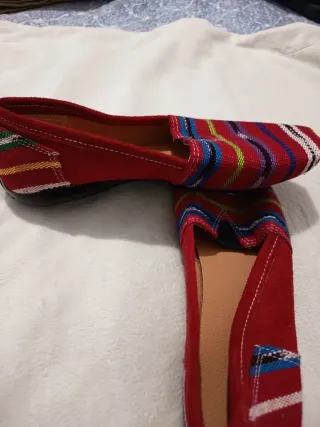 Zapatos planos de mujer con diseño étnico