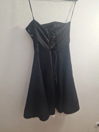 Vestido de fiesta negro con bordado