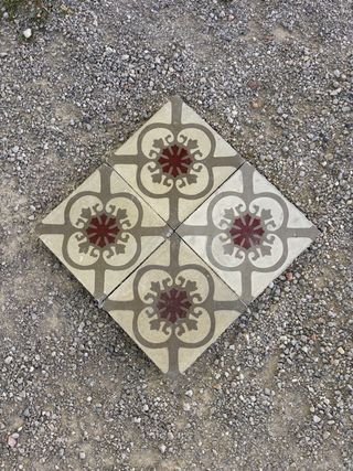 Baldosas hidráulicas antiguas decoradas