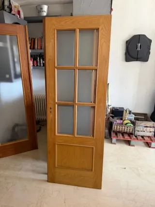 Puerta de roble con cristal