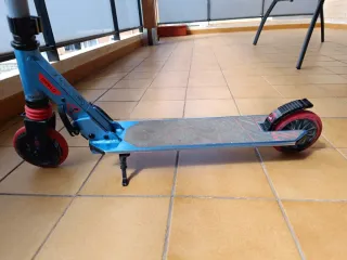 Patinete niños con freno y ajustable en altura