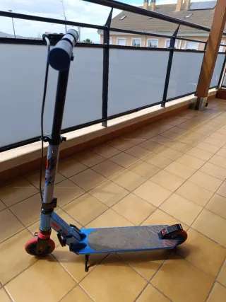 Patinete niños con freno y ajustable en altura