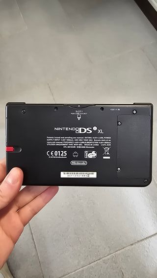 Nintendo DSi XL Rossa Edizione 25th