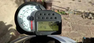 Moto Scooter Eléctrica Blanca y Negra