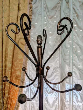 Perchero de Pie Metálico Bronce/Dorado (Opción B)