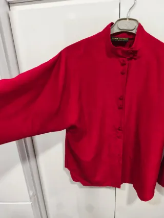 Blusa roja cuello mao manga japonesa