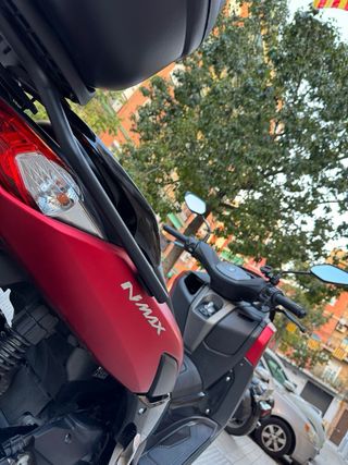 Yamaha NMAX 125 Connected Roja