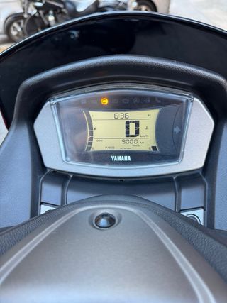 Yamaha NMAX 125 Connected Roja
