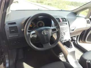 Toyota Auris 2011