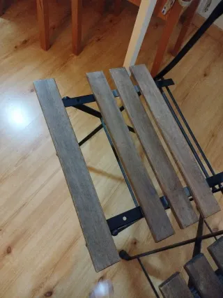 Sedie pieghevoli in legno e metallo per terrazzo