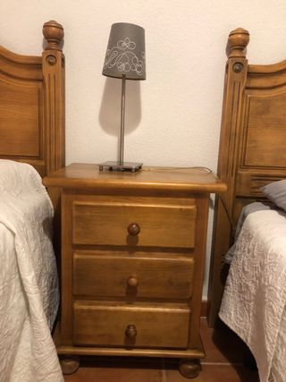 Camera da letto con 2 letti 90x190 in legno