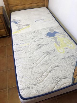 Camera da letto con 2 letti 90x190 in legno