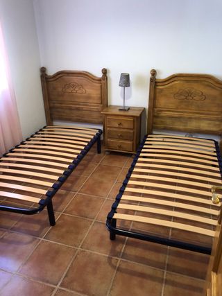 Camera da letto con 2 letti 90x190 in legno