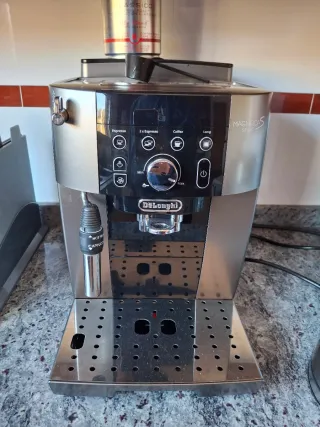 Cafetera DeLonghi Magnifica Smart