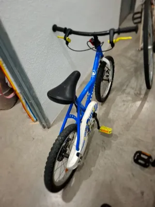 Bicicleta infantil azul