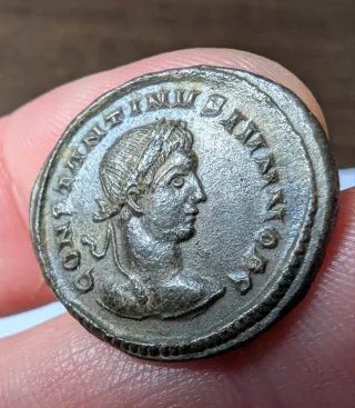Follis Constantino II Londinium 323-324 d.C.
