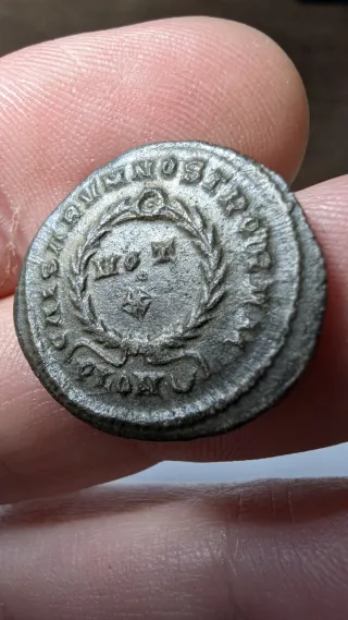 Follis Constantino II Londinium 323-324 d.C.