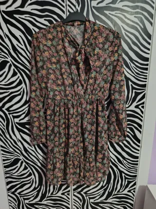 Vestido floral negro multicolor