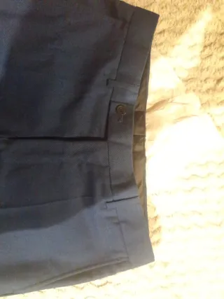 Traje azul con forro rojo