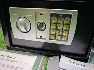 Caja fuerte electrónica 31x20x20cm + 2 llaves