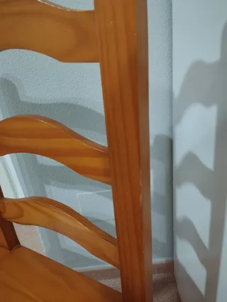 Silla de madera estilo rústico