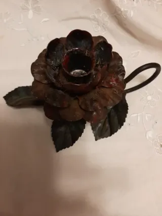 Portacandele rosa in ferro battuto