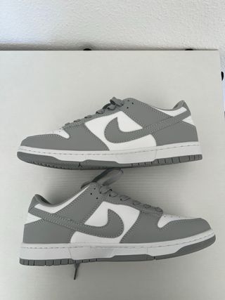 Nike Dunk Low Gris y Blanco