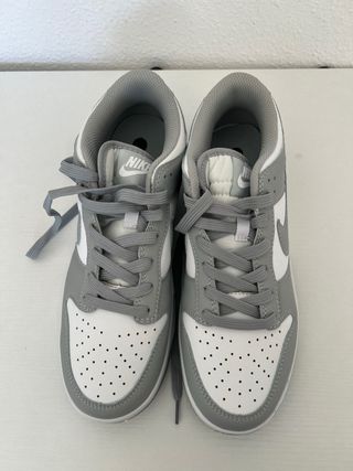 Nike Dunk Low Gris y Blanco