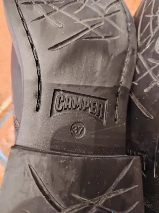 Zapatos de cordones usados dos veces . nuevos