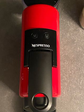 Macchina da caffè Nespresso Essenza Mini rossa