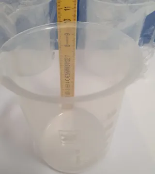 Contenitori in plastica trasparenti nuovi con misu