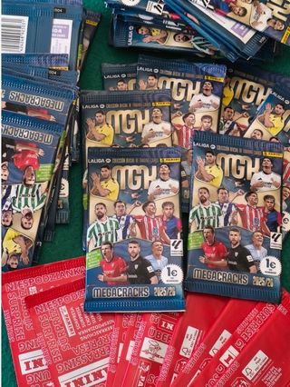 45 Sobres cromos la Liga Panini 2025-26