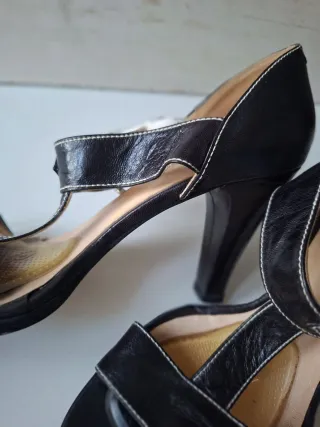 Sandalias de cuero negras