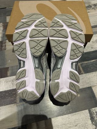 Asics Gel NYC Gris y Blanco