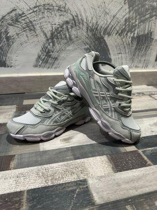 Asics Gel NYC Gris y Blanco