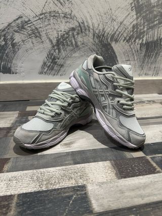 Asics Gel NYC Gris y Blanco