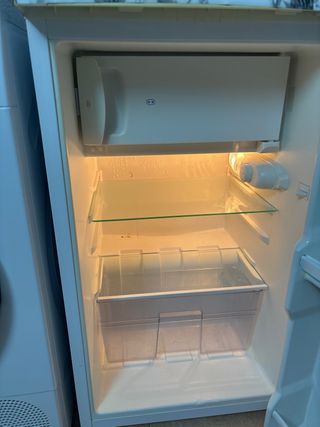 Piccolo frigorifero con congelatore