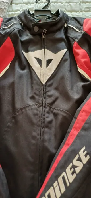 Chaqueta Dainese Moto Negra y Roja