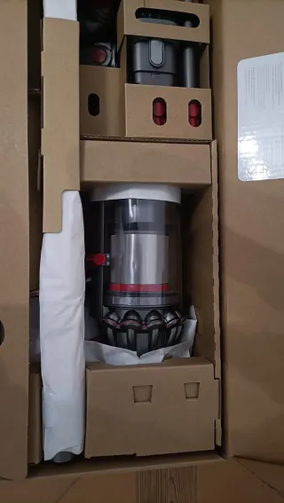 Aspiradora Dyson Cyclone V10 sin usar