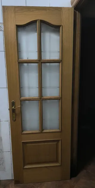 Puerta interior de madera