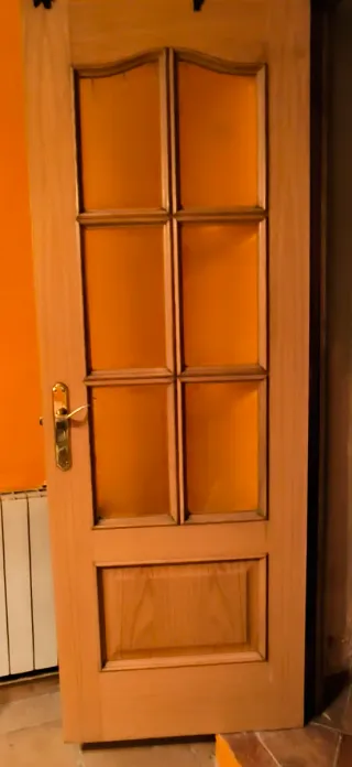 Puerta interior de madera