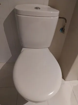 Lavabo con pedestal de cerámica .y baza