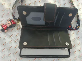 Funda cartera acolchada con correa