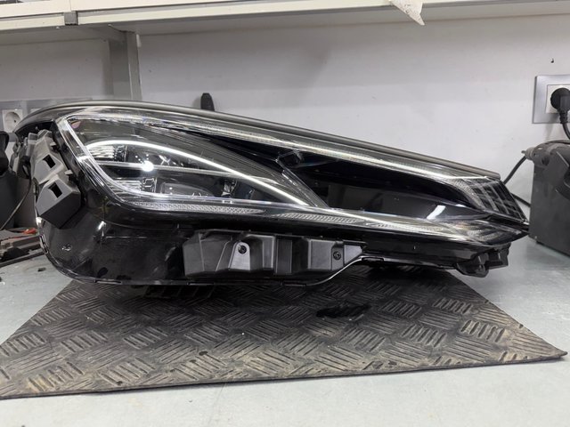 Faro Derecho Kia EV6 2021-2024 Original