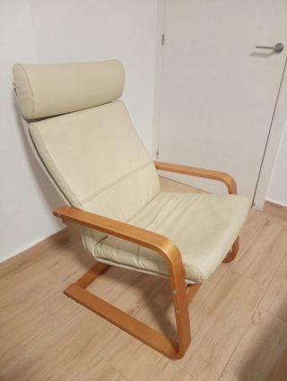 Sofás de piel  sillón beige y una messa