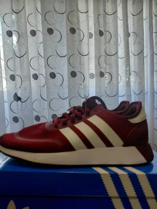 Zapatillas Adidas rojas y blancas