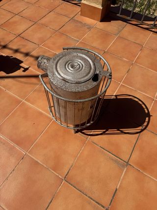 Estufa de leña metálica
